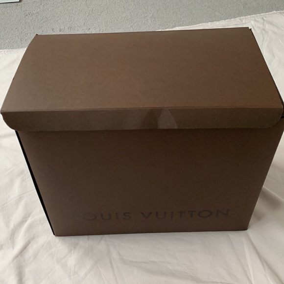 Large Authentic Louis Vuitton gift box, brown, 15.5”x12.5”, 9”width - Picture 9 of 9
